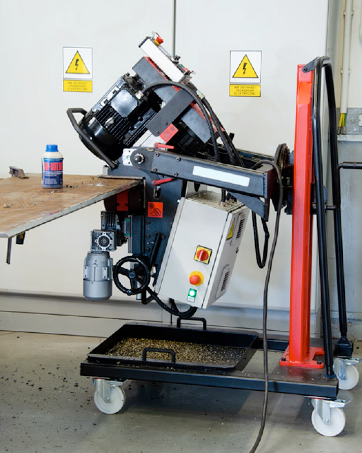 DOUBLE-SIDED BEVELLING & PRECISE SPINDLE SPEED ADJUSTMENT