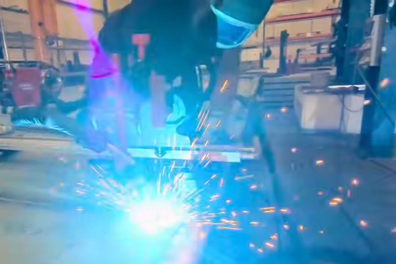 Sharing Success With The Rail Bull Welding Tractors & Rigid Track Sharing Success With The Rail Bull Welding Tractors & Rigid Track